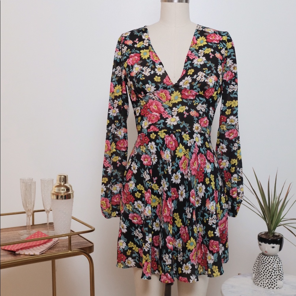 Long sleeve floral dress with keyhole back